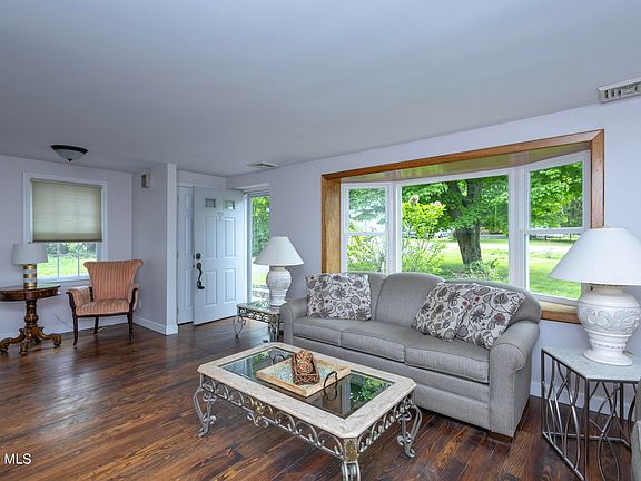 3rd image of 1100 Sacandaga Road