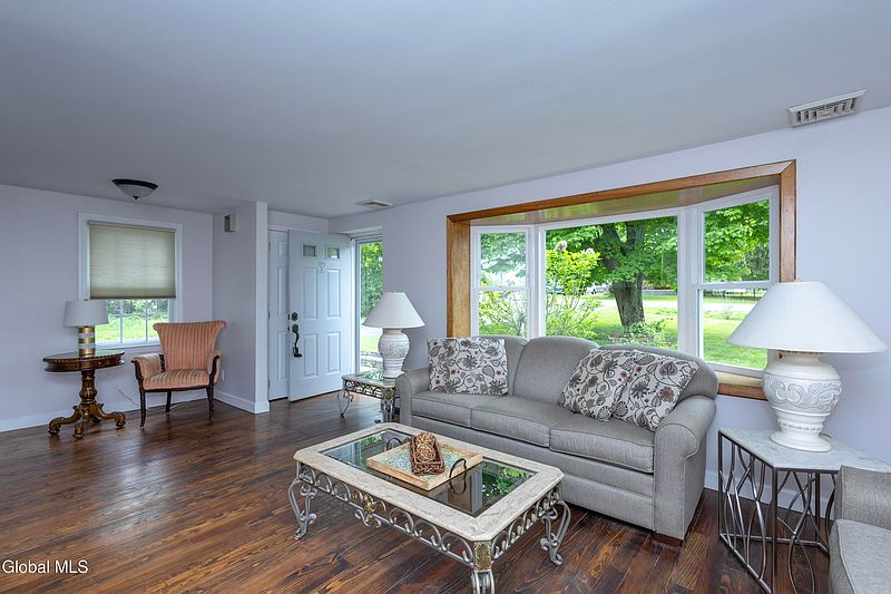3rd image of 1100 Sacandaga Road