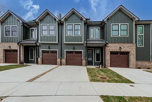 153 Collin Pl Photo 1