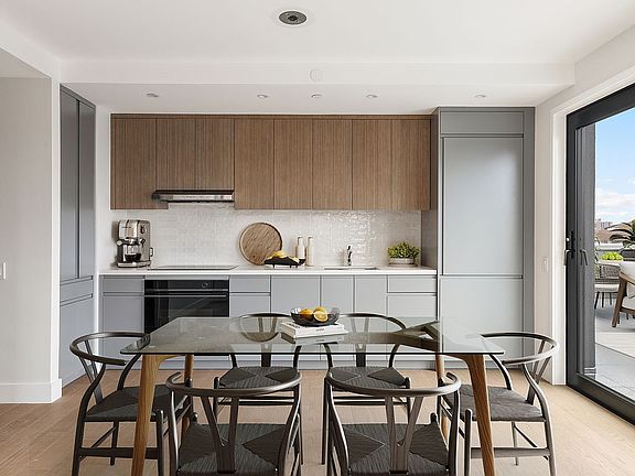 3rd image of 601 Baltic St Unit Penthouse