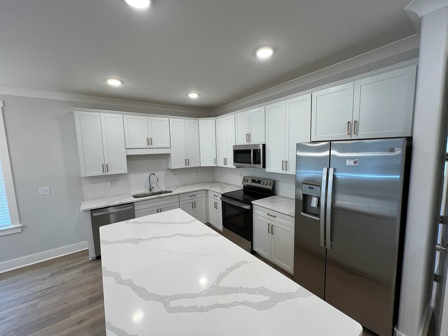 3 bed, 3.5 bath, 1750 sqft, $3,600 — Photo 4