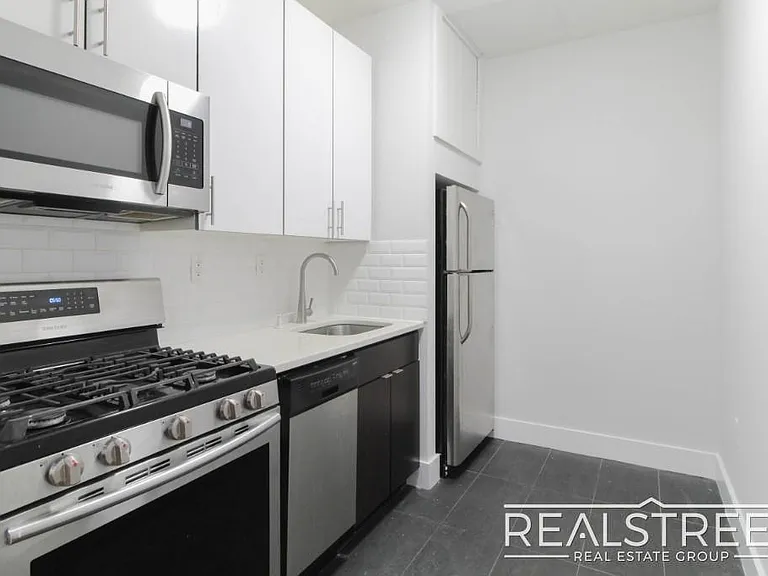 90-02 Queens Blvd #614 — Photo 3