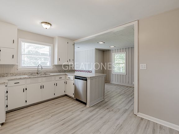 5th image of 3862 Johnstown Dr