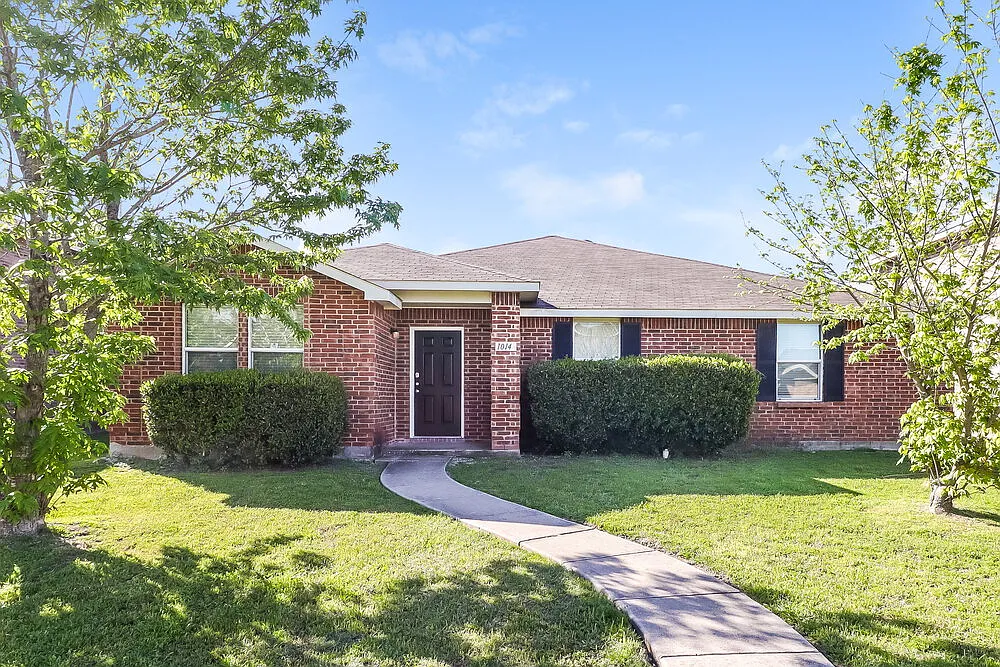 3 bed, 2.0 bath, 1954 sqft, $2,545 — Photo 1