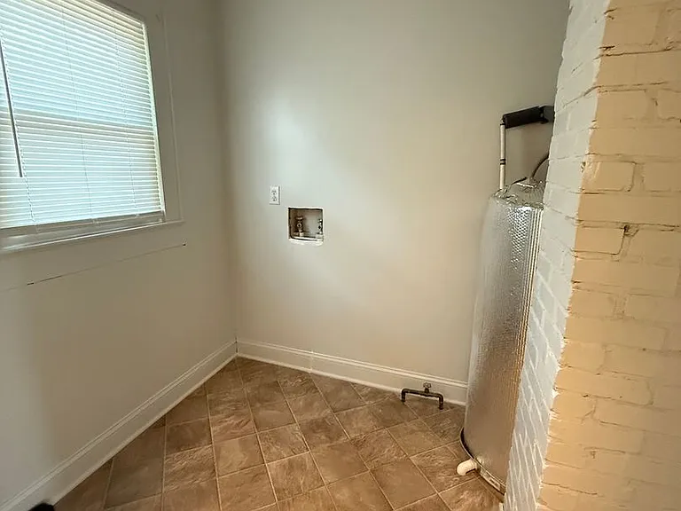 1016 Grace Ave — Photo 9