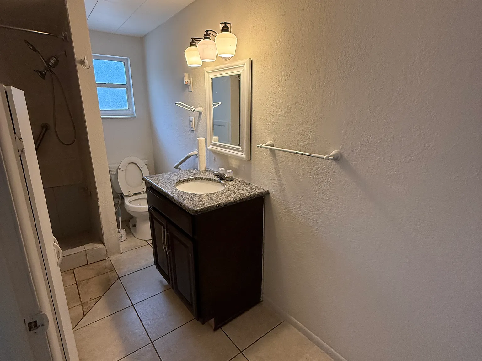 2 bed, 800 sqft, $1,300 — Photo 2