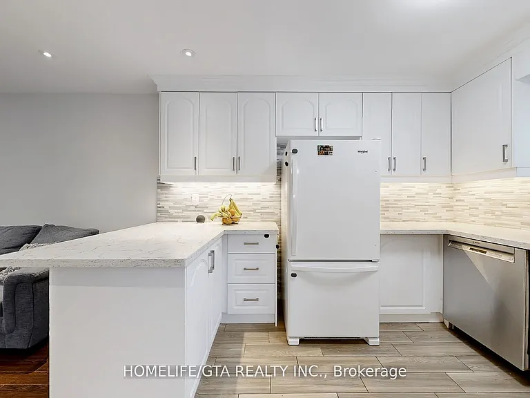 8 Whiteleas Ave — Photo 15