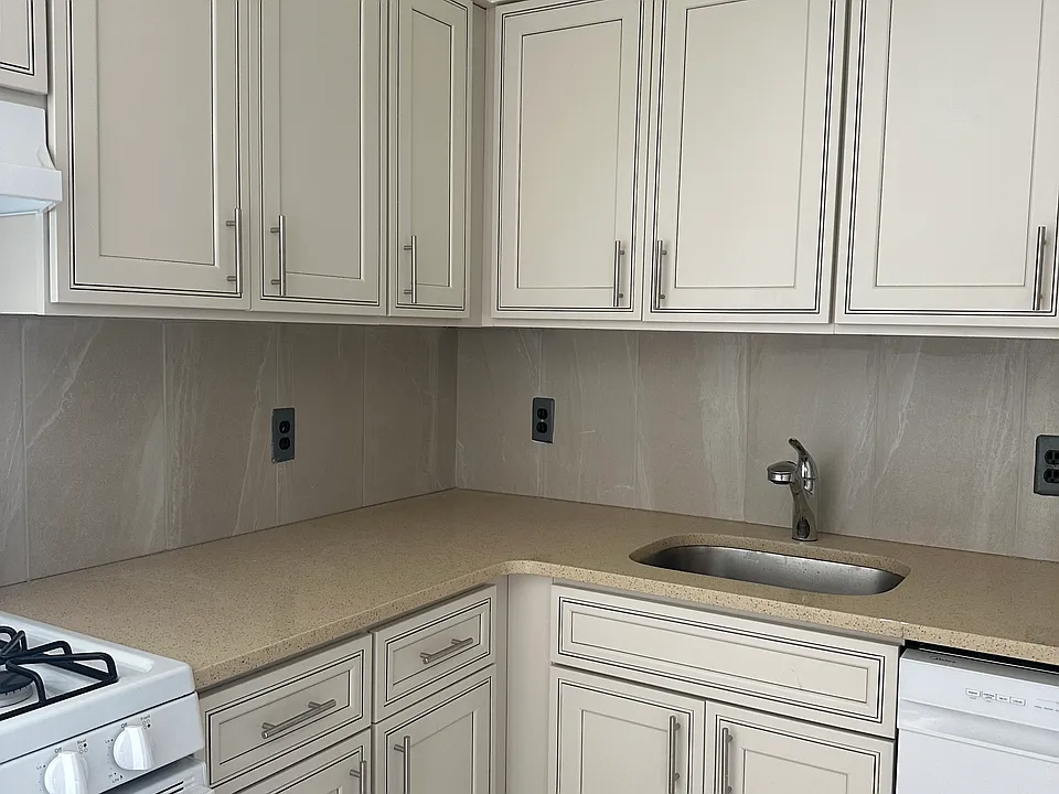 24 Franklin Pl #A