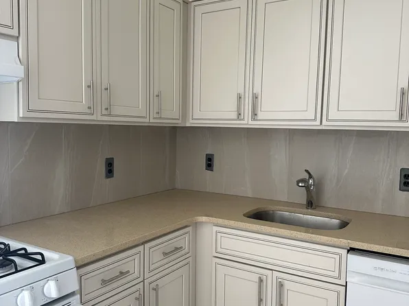24 Franklin Pl APT A, Summit, NJ 07901
