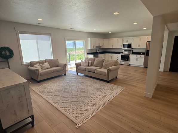 91 W Zinfandel Ln