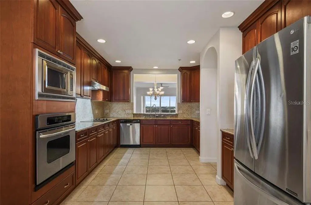 2 bed, 2.0 bath, 1824 sqft, $3,200 — Photo 4