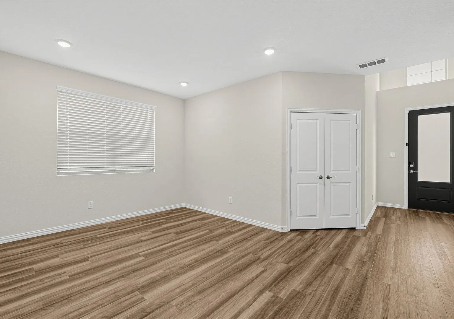 Spacious 4-Bedroom Home in ArrowBrooke with Huge Backyard & 3-Car Garage — Photo 3