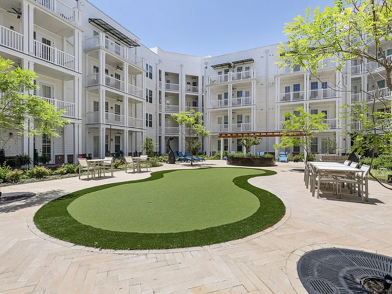 High Street View Luxury Apartments — Photo 13