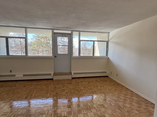 70 McEwen Ave, Ottawa, ON