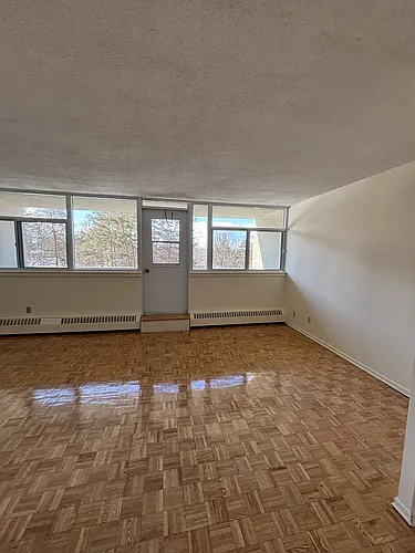 70 McEwen Ave Photo 1