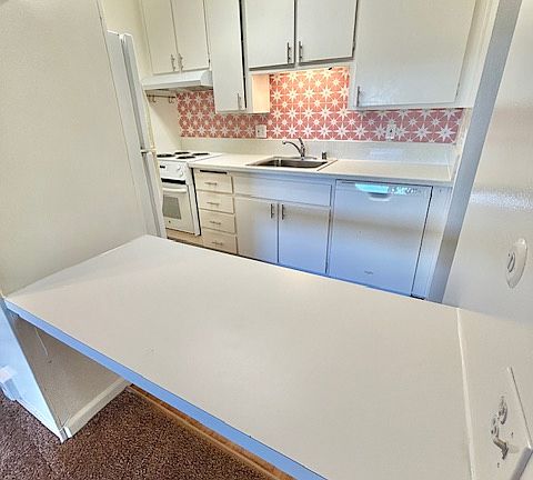 5th image of 870 Diamond St APT 304