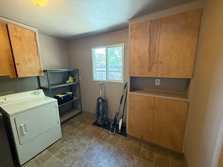 1631 S Merrill St — Photo 12