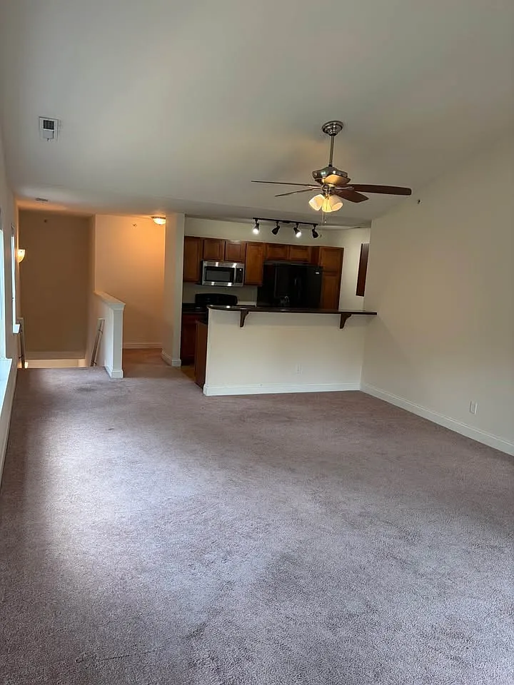 3 bed, 1398 sqft, $1,795 — Photo 3
