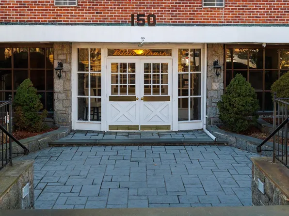 150 S Ocean Avenue #4P, Freeport, NY 11520