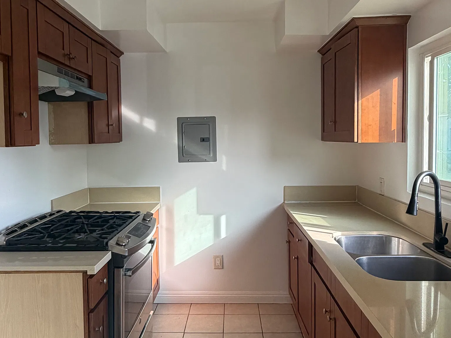 451 Anderwood Ct — Photo 4
