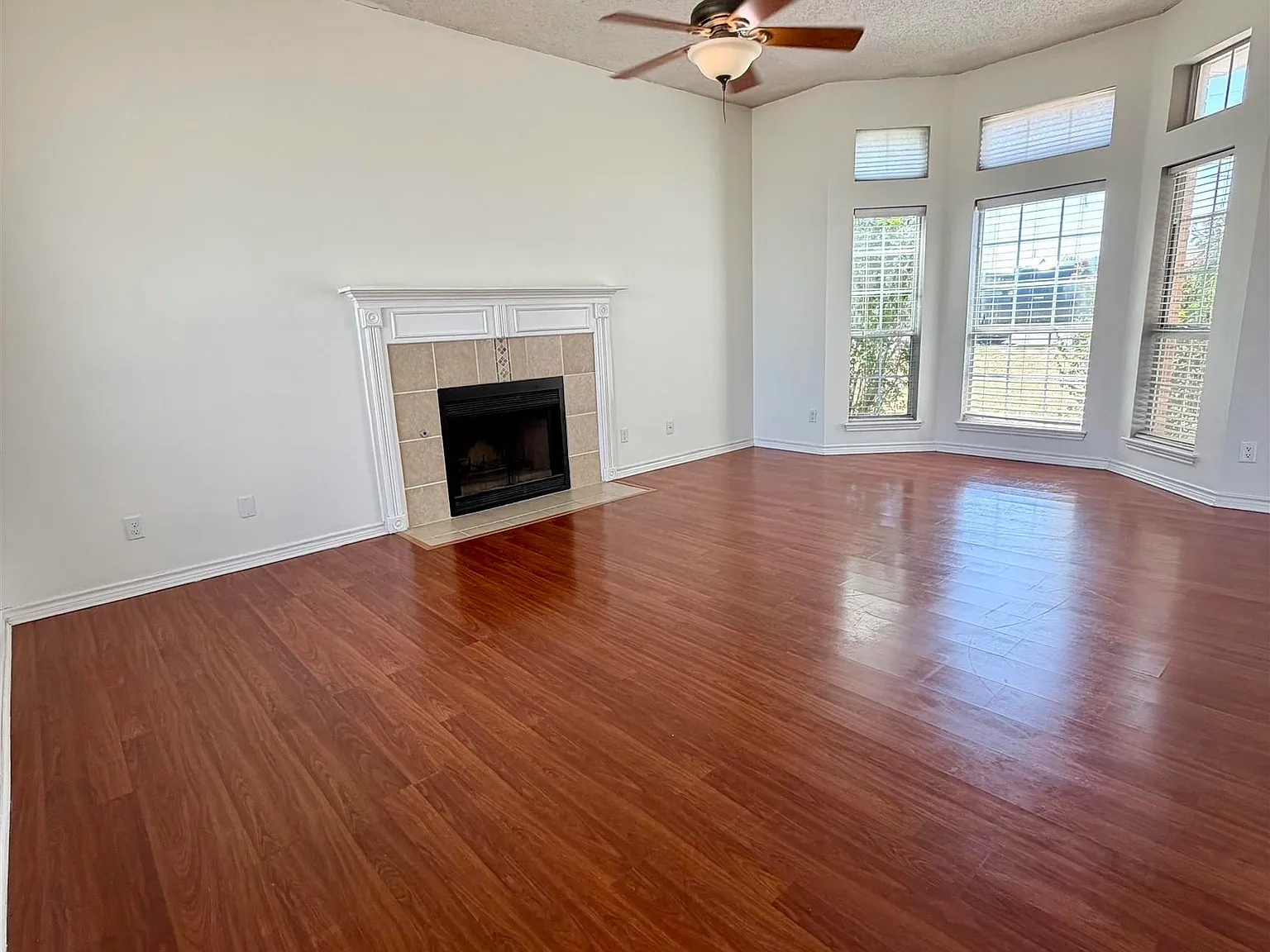 3 bed, 2.0 bath, 1470 sqft, $2,350 — Photo 3