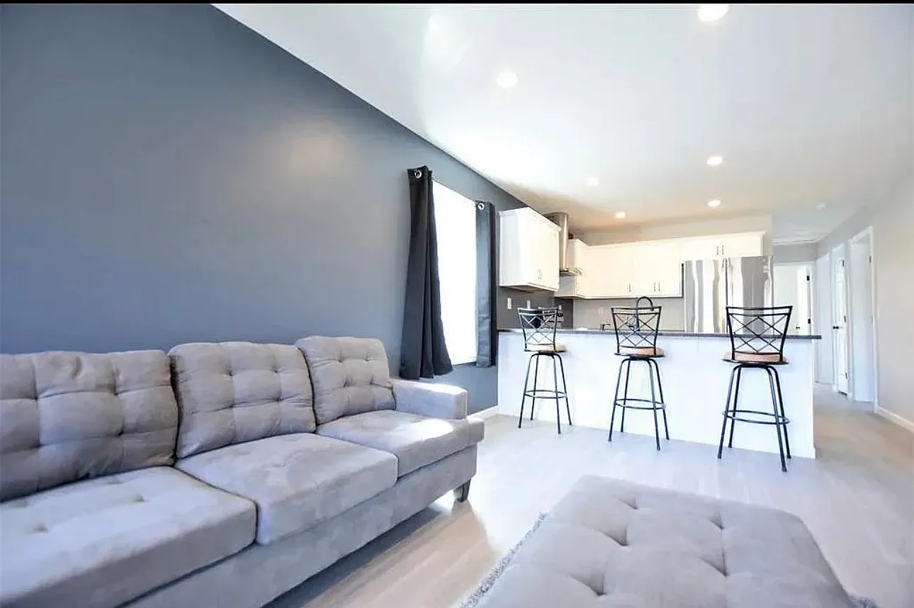 1 bed, 2304 sqft, $700 — Photo 2