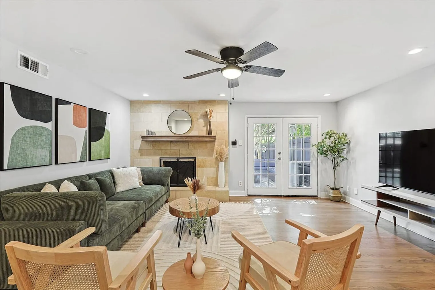 5 bed, 3.0 bath, 2863 sqft, $16,979 — Photo 1
