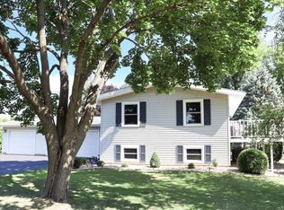 13716 Shelly Dr, Morrison, IL 61270