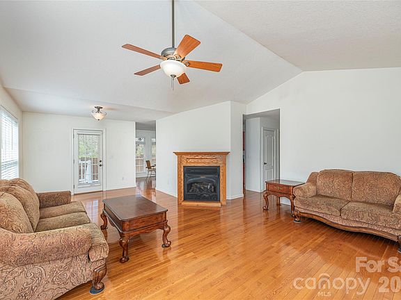 5th image of 44 Souther Rd