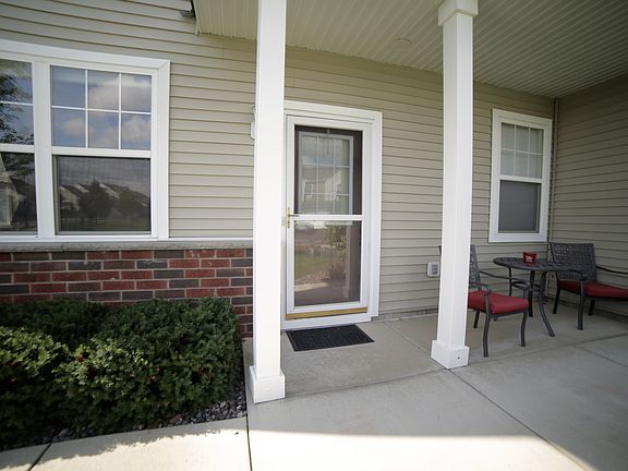 3rd image of 707 10th St S #605