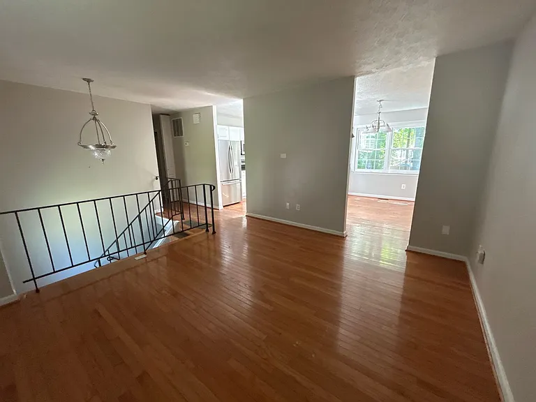 1239 Fairfax Ave — Photo 2