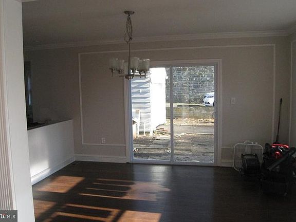 3rd image of 901 Alexander Ave