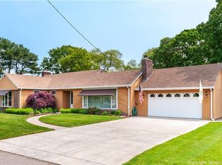 121 Pinecrest Dr, Pawtucket, RI 02861