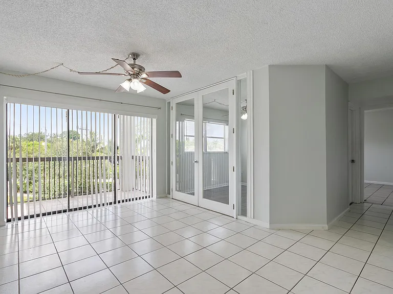 701 NW 19th St #306 — Photo 2