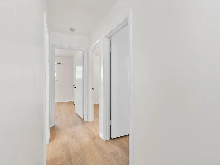 8903 Roos Rd — Photo 16
