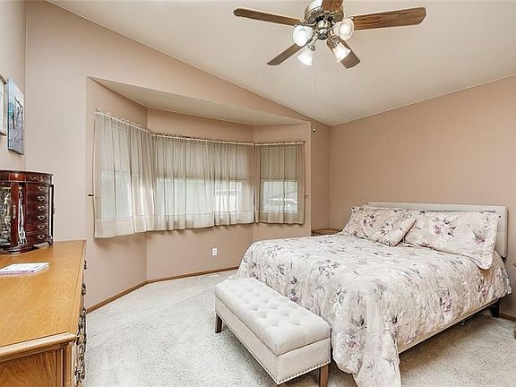 5th image of 1715 Golden Blvd
