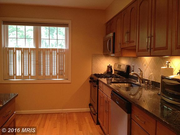 4th image of 784 Princeton Pl