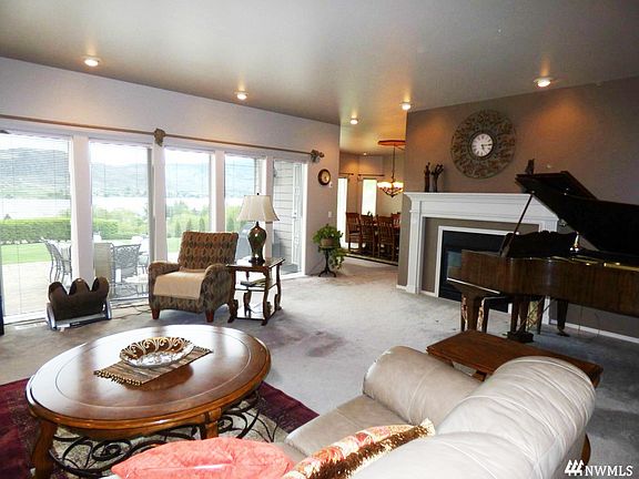 3rd image of 8 Lakevue Heights Dr