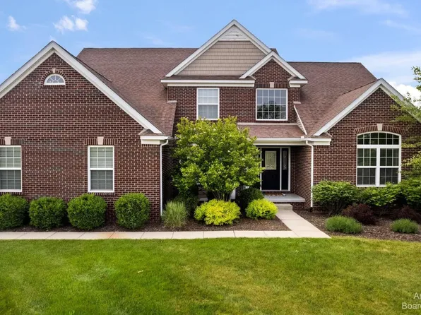 7859 Secretariat Dr, Saline, MI 48176