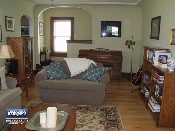 Arches and crown mouldings.