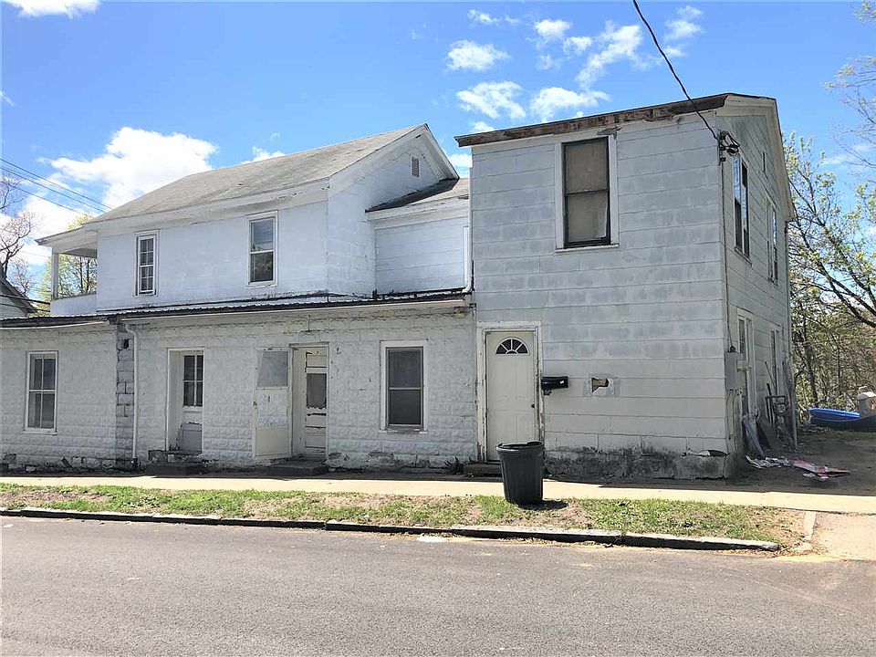 2nd image of 143 E Fulton St