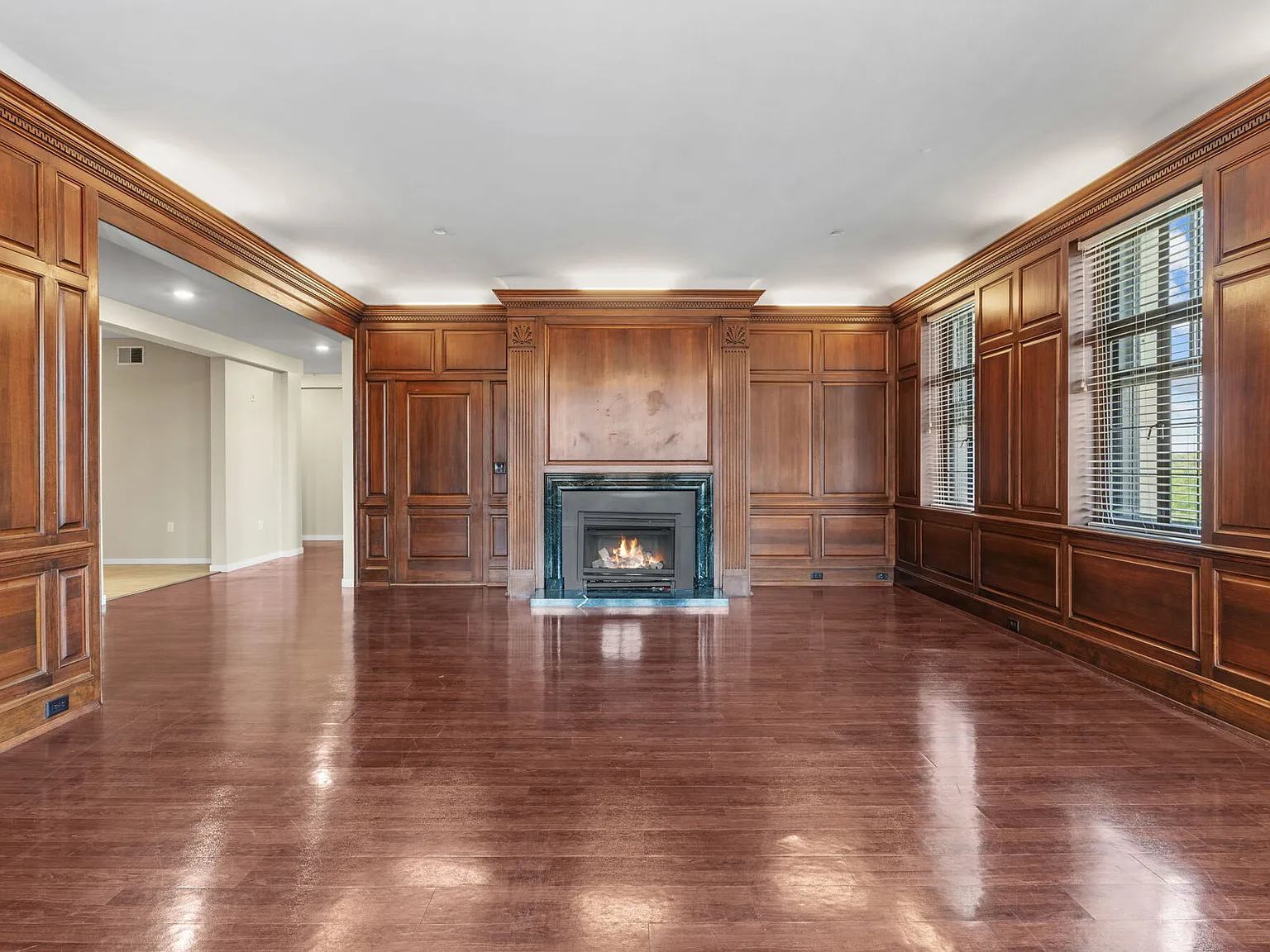 430 Oak Grove — Photo 4