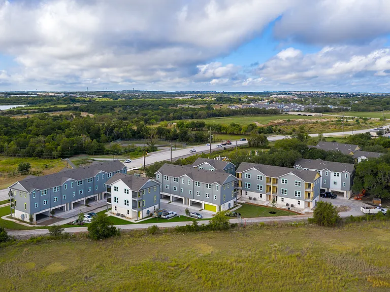 Trailside Oaks Townhomes — Photo 102