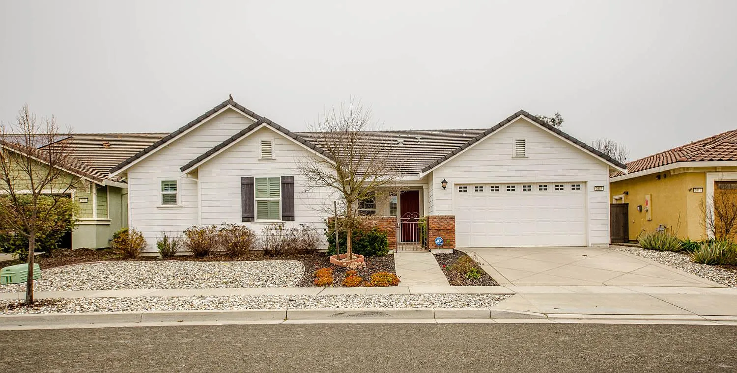 2015 Muller Dr photo 1