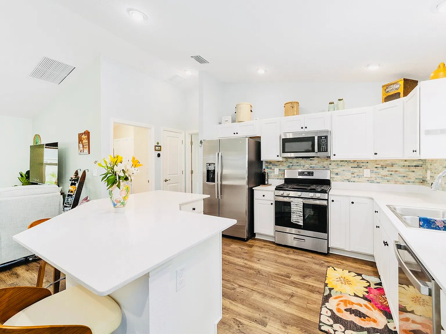 3 bed, 1392 sqft, $3,000 — Photo 3