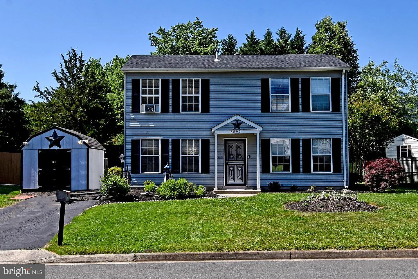 5592 Roundtree Dr photo 1