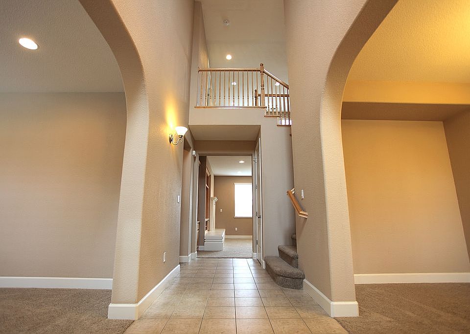 1st image of 209 Brighton Cir