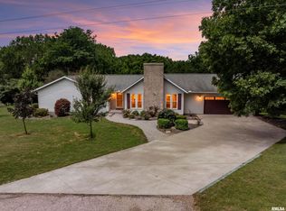 333 Heritage Dr, Mackinaw, IL 61755
