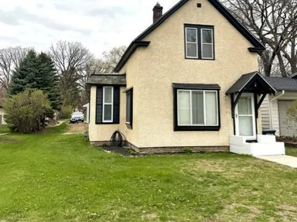 704 3rd St SE, Little Falls, MN 56345