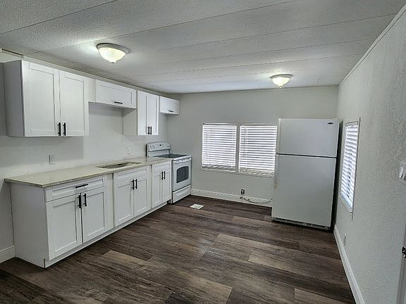 4th image of 4222-1 Hibiscus Cir